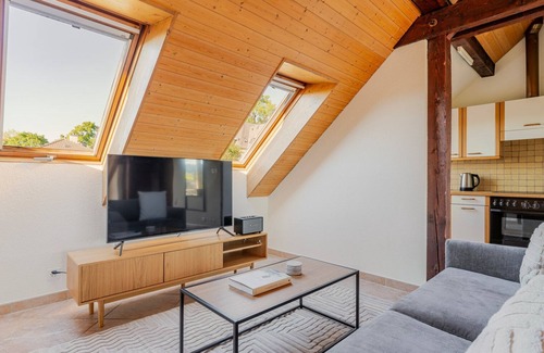 Enge Apartment | Blueground | Enge, balcony, nr Lake Zurich