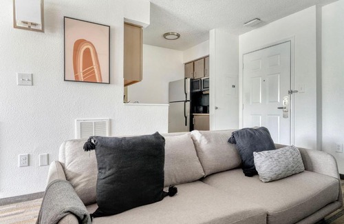 Gateway Apartment | Blueground Gateway pool gym close to shops ATX-242