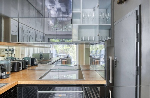 7th Arrondissement Apartment | Blueground | Invalides, balcony, nr Seine
