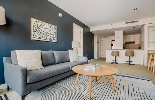 Penn Quarter Apartment | Blueground | Penn Quarter, pool & AC, nr museums