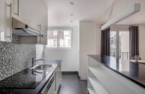 L'Europe Apartment | Blueground | Villiers, elevator, nr shopping