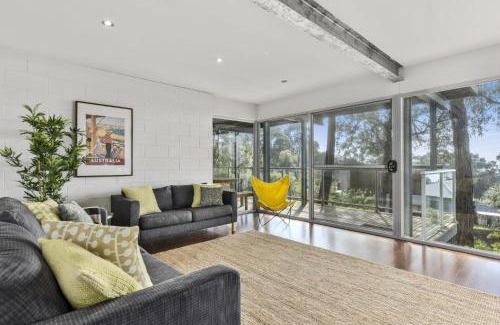 Lorne House | Bluegums at Lorne