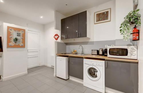 Quartier de la Folie-Mericourt Apartment | Bluestay 200 - Superb apartment