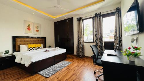 Defence Colony Apartment | BluO 1BHK Defence Colony Mkt - Balcony, Parking