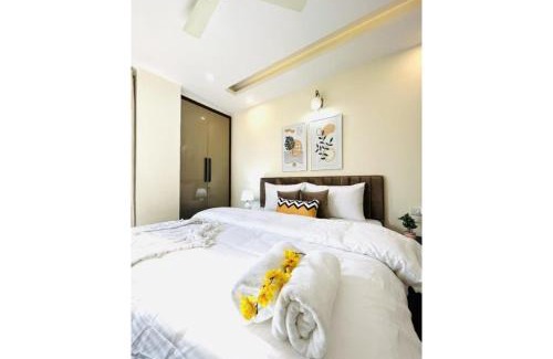 Defence Colony Apartment | BluO 3BHK - Defence Colony - Balcony, Lift