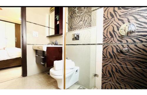 Defence Colony Apartment | BluO 3BHK - Defence Colony - Balcony, Lift