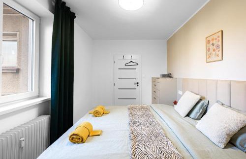 Nivy Apartment | BNB Central Comfort Retreat with Balcony