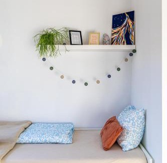 Nivy Apartment | BNB Central Comfort Retreat with Balcony