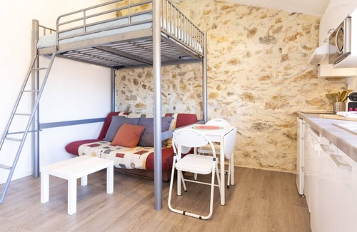 Antibes Old Town Apartment | BNB RENTING Chez Dominique - Studio 2-4pers center Antibes Fourmilliere/3