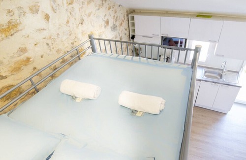 Antibes Old Town Apartment | BNB RENTING Chez Dominique - Studio 2-4pers center Antibes Fourmilliere/3