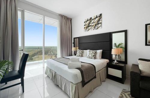 Dubai Sports City Apartment | bnbmehomes - Elegant Studio Golf Course View - 1916