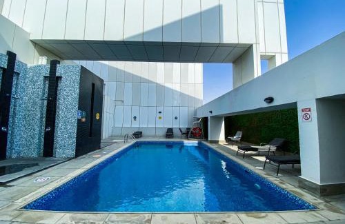 Dubai Sports City Apartment | bnbmehomes - Elegant Studio Golf Course View - 1916