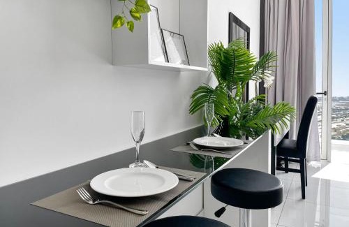 Dubai Sports City Apartment | bnbmehomes - Elegant Studio Golf Course View - 1916