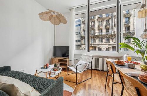Saint-Merri Apartment | BnBNova - Le Louvre & Hôtel de Ville
