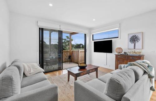 Torquay Apartment | Boardwalk on Bright Coastal Apartment