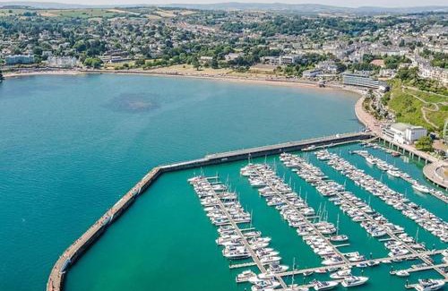 Torquay City Centre Boat Rental | Boat in Torquay marina