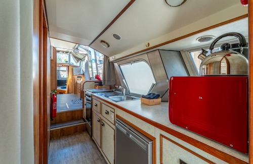 Bellegarde Boat Rental | Boat 'Penichette Odyssey Croisieres' with Lake View, Private Terrace and Air Conditioning