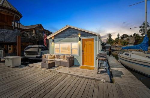 Bayview House | Boats N Rows Float Home