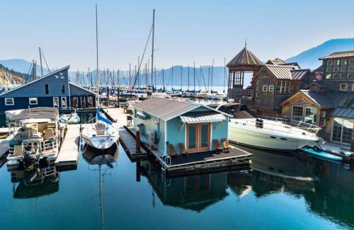 Bayview House | Boats N Rows Float Home
