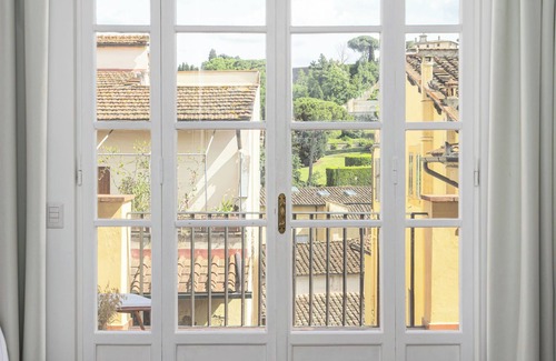 Oltrarno Apartment | Bob W Ponte Vecchio