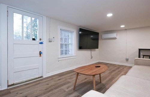 Athens Hotel | Bobbin Mills Studio - 1 mile from Downtown Athens