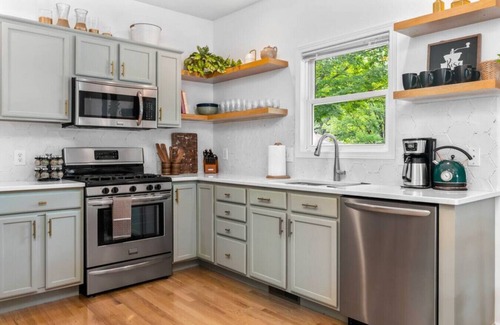Traverse City House | Bohemian Retreat 4BR Home Downtown Beach Wineries