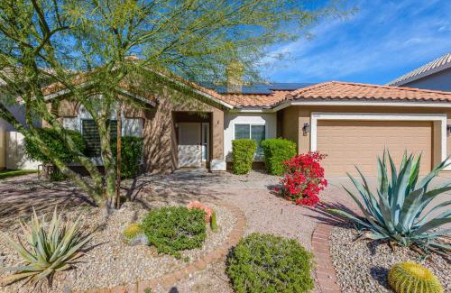 Madera Parc House | Boho 4BR Retreat with Heated Pool, Spa and Tiki Bar