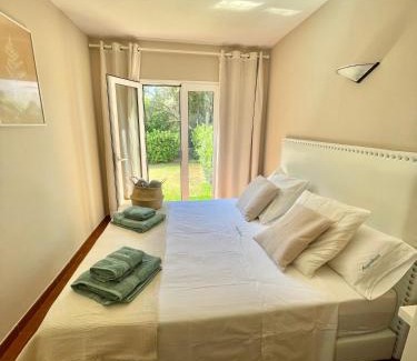Cala'n Bosch Apartment | Bonito apartamento con terraza, jardín y piscina