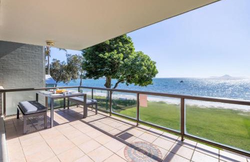 Soldiers Point Apartment | Boondelbah 4, 29 Soldiers Point Rd - waterfront bliss