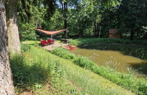 Hundsdorf Apartment | Bootshaus Froschkönig übernachten über dem Weiher