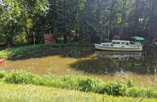 Hundsdorf Apartment | Bootshaus Froschkönig übernachten über dem Weiher