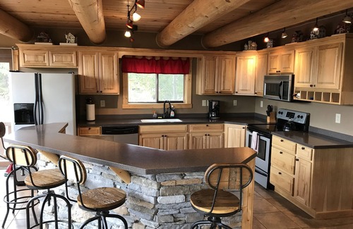 Donnelly Cabin | Borders Forest, Radiant heat, Mtn Views, WiFi, EV charger