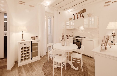 Rione XIV Borgo Apartment | Borgo Pio Vatican Luxury