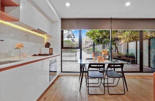 Balwyn Apartment | Botanica - Simply Perfect Balwyn 1BR Home Base