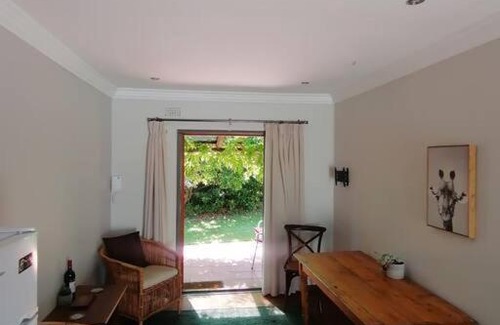 Somerset West Apartment | Botanical garden cottage on the foot of the Helderberg
