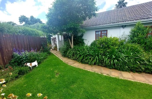 Somerset West Apartment | Botanical garden cottage on the foot of the Helderberg