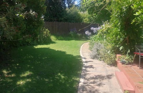 Somerset West Apartment | Botanical garden cottage on the foot of the Helderberg