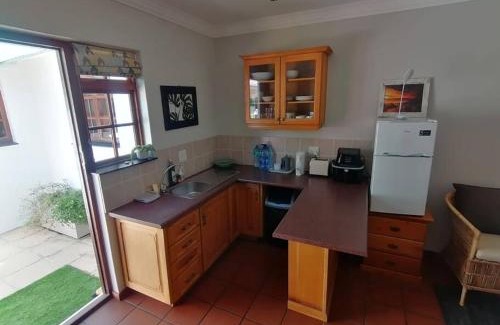 Somerset West Apartment | Botanical garden cottage on the foot of the Helderberg