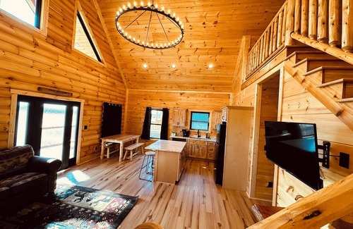 Harrodsburg Cabin | Bourbon Trail Retreat with Hot tub-8