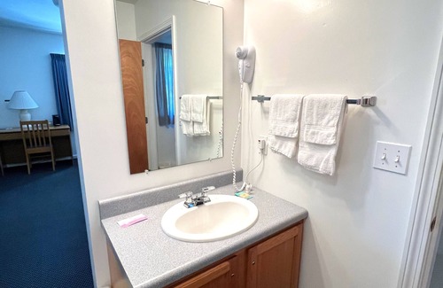 Ogunquit - Wells Hotel | Bourne's Ocean Acres Ogunquit