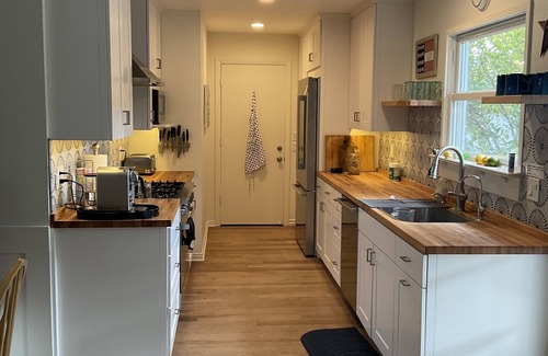 Los Olivos House | Boutique accomodations located in the heart of the Wine County (sleeps 6)