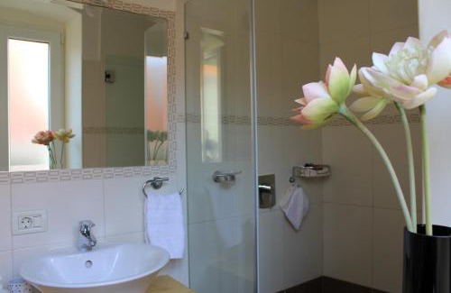 Split House | Boutique Guest Accommodation Zephyrus