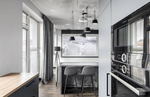 Old Town Apartment | Boutique Studio with Parking & AC by Hostlovers