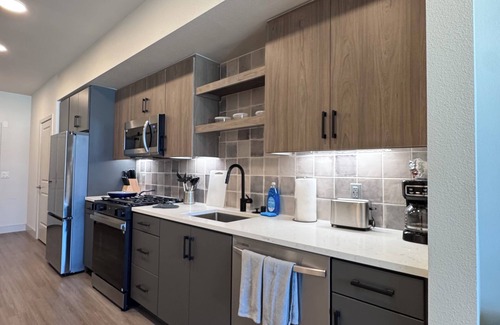 Midway District Apartment | Bowen: Charming 1-BR in Delightful Point Loma, San Diego w/AC & Gym