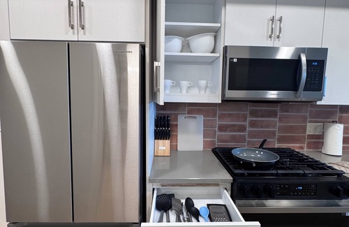 Midway District Apartment | Bowen: Comfortable 1-Bedroom Escape in San Diego with WiFi & AC
