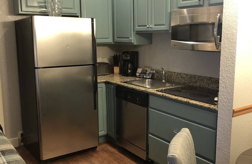 Boyne Falls Villa | Boyne Mountain 1 BR Condo Full Kitchen, in-unit washer/dryer, fireplace A1