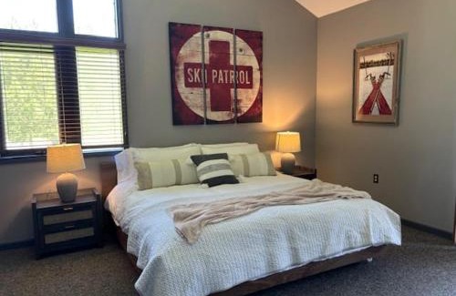 Boyne Falls House | Boyne Mountain Spacious Condo