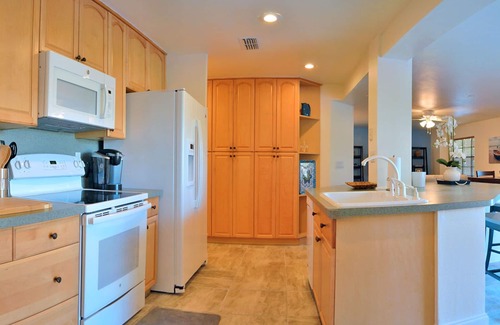 Palma Sola Condo | Bradenton Lakefront Vacation Rental Home with Heated Pool and Water Views