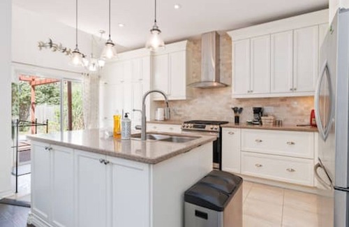 Brampton House | Brampton Retreat with Basement