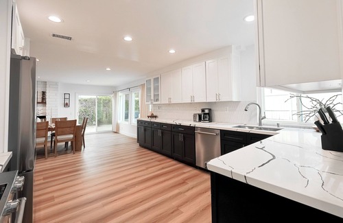 Huntington Beach House | Brand New 4Bed 3Bath Sleep10 POOL Home 6Mins to Beach, near park and Disneyland.